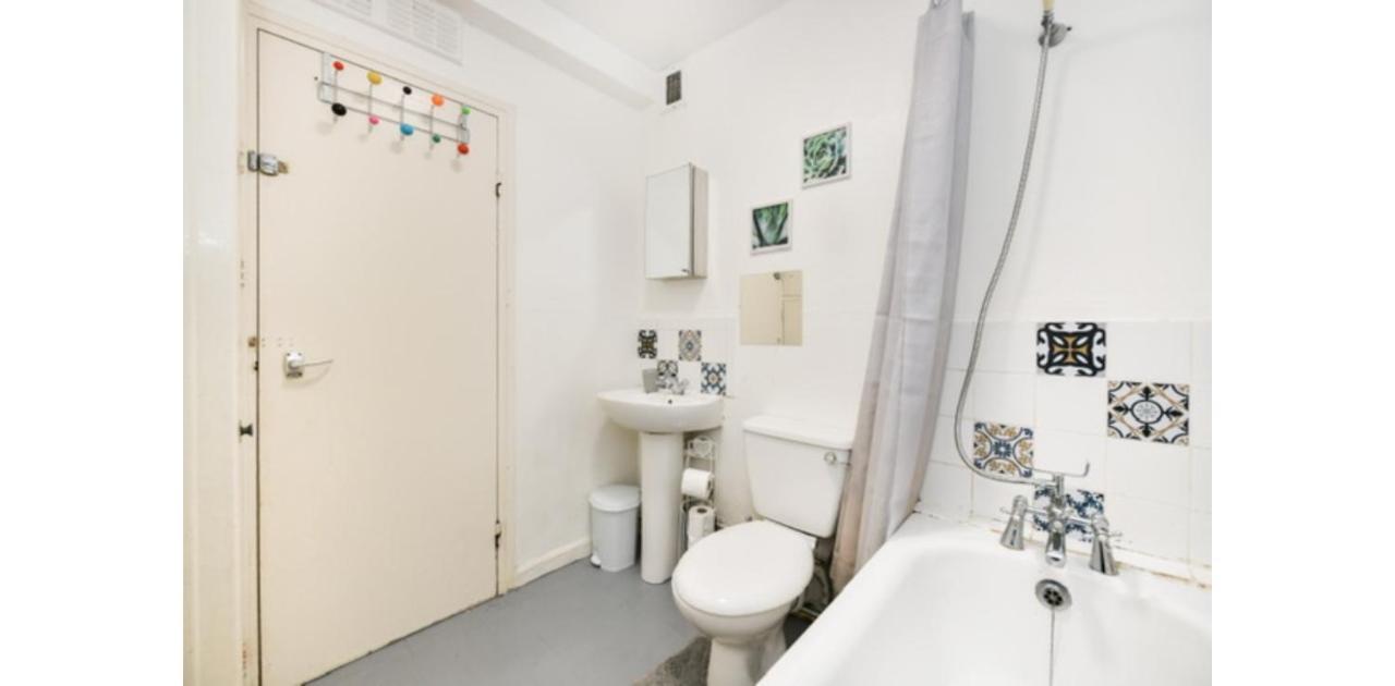 Entire Two Bedroom Flat In The Heart Of Greater Appartement