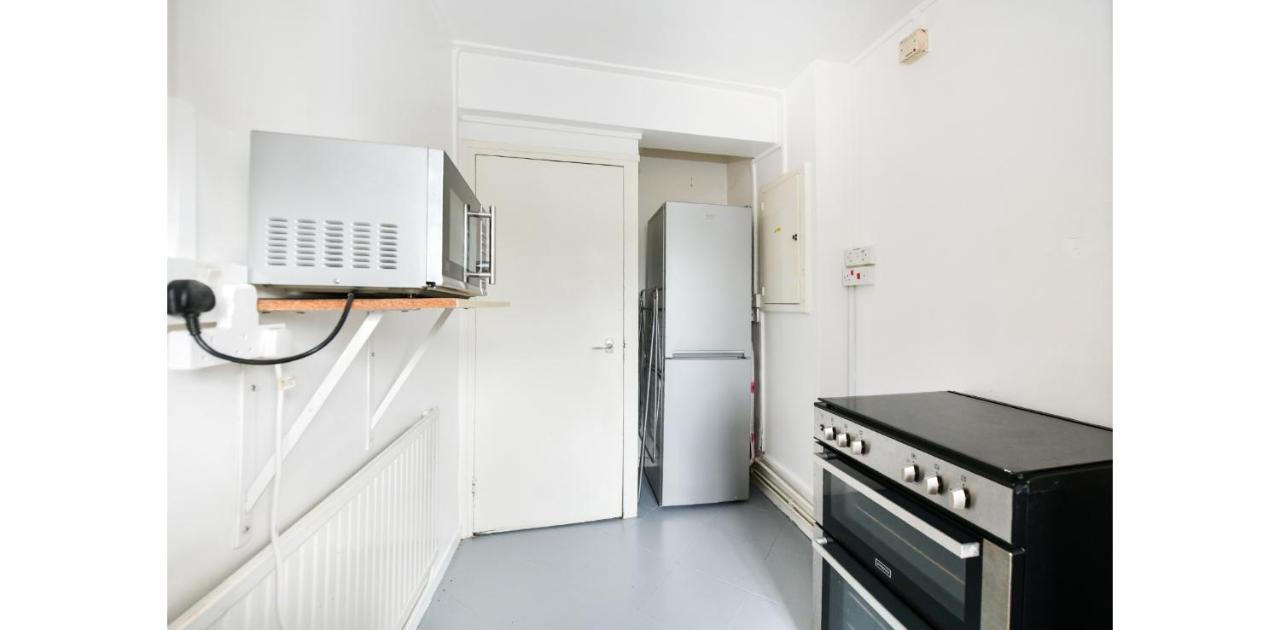 Entire Two Bedroom Flat In The Heart Of Greater Appartement Londres